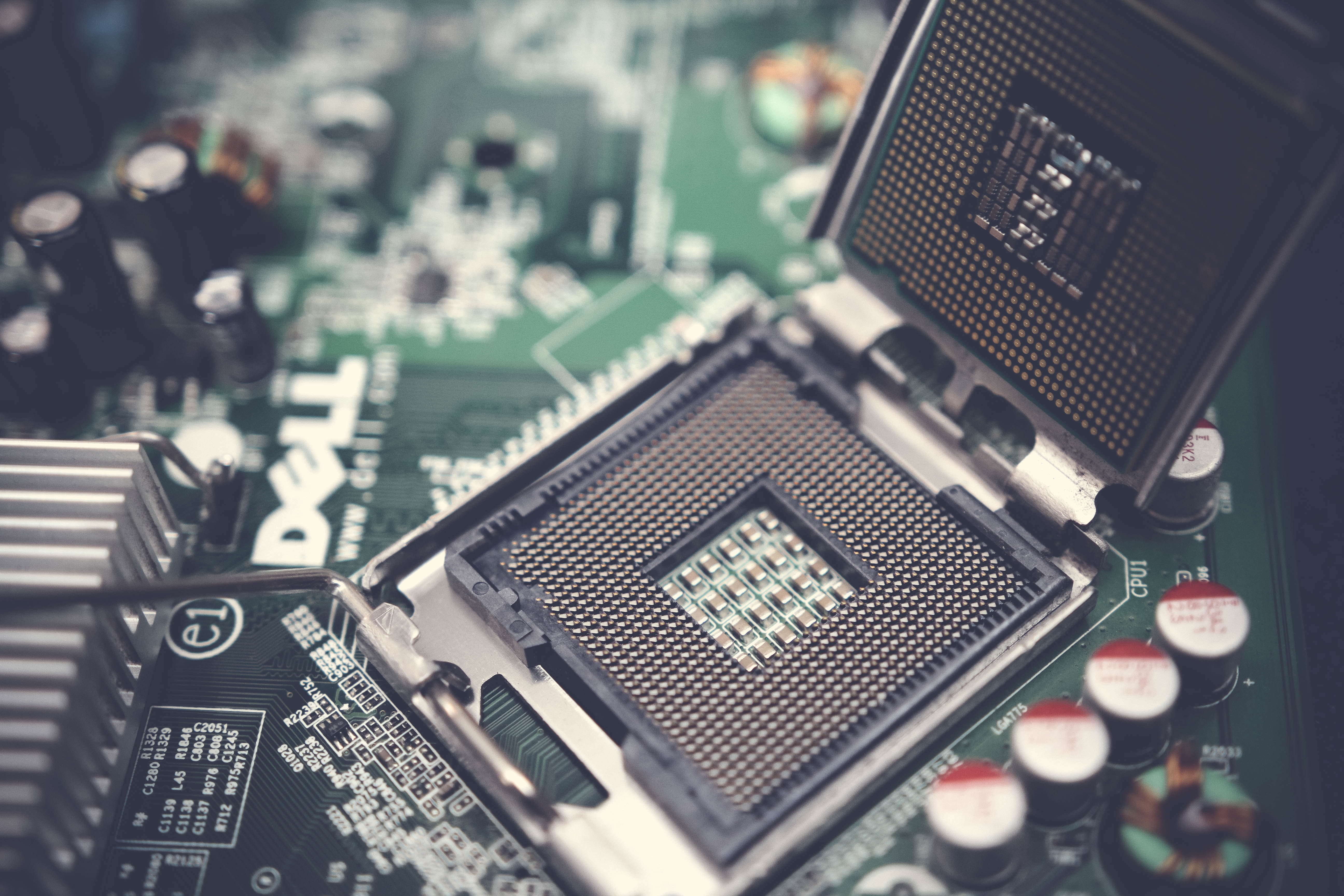 Understanding CPU Oversubscription in Dataproc/Hadoop